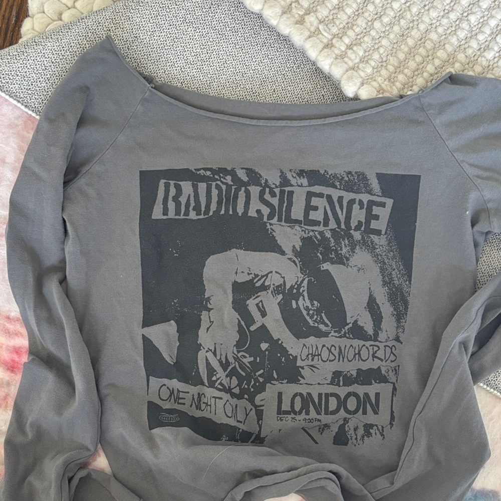 Brandy Melville Graphic Long Sleeve Shirt with 'RADIOSILENCE' Print - Gray